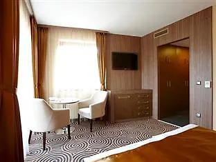 Sándor 4*
